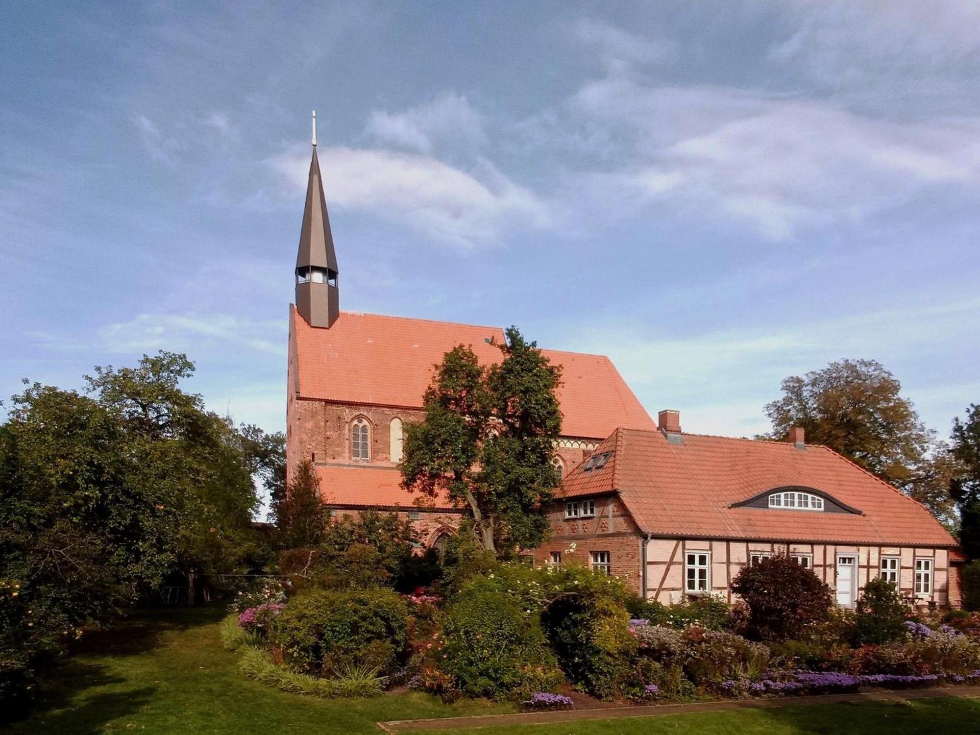 Ferienwohnung Irisgarten Am Pfarrgarten Starkow Velgast Exterior photo